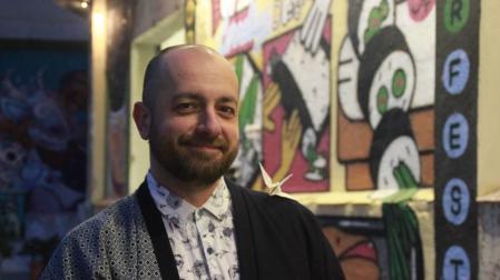 Álex Pler: "Nos sobran palabras prescindibles pero nos faltan imprescindibles"