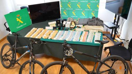 Detenidos tras atracar un banco en Navarra con martillo y hacha para irse de vacaciones