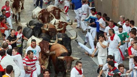 Imágenes del octavo encierro de los Sanfermines de 2018, con toros de la ganadería Miura.