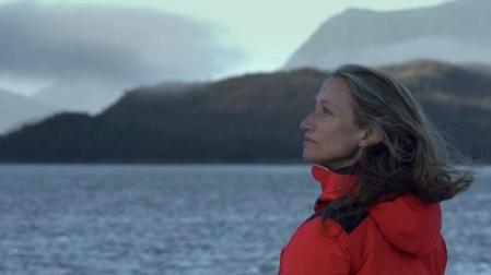 Céline Cousteau sigue los pasos de su abuelo Jacques-Yves con 'En el mundo'