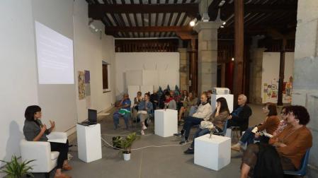 Artistas y gestores culturales reflexionan sobre el centro de cultura contemporánea Hiriartea