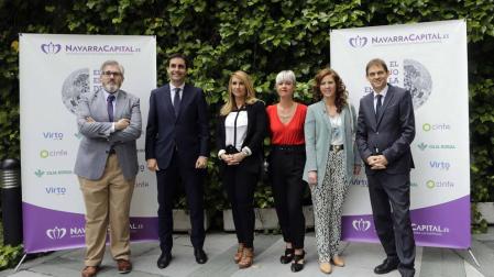De izquierda a derecha, Tito Navarro (Navarra Capital); Ricardo Goñi (Caja Rural de Navarra); Marta Virto (Ultracongelados Virto); la autora del estudio, Eva Perujuániz; Cristina Nuin (Laboratorios Cinfa); y Mikel Benet (Navarra Capital).