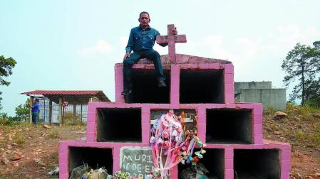 Ismael Moreno, conocido como padre Melo, y su equipo están amenazados de muerte por denunciar la violación de derechos humanos en su país
