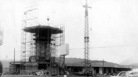 Detalle de la construcción de la primera torre de control.