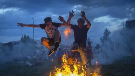 Los navarros celebraron la noche del 23 al 24 de junio, la considerada más corta del año, la tradicional fiesta con las hogueras.