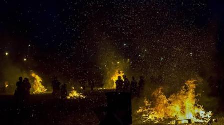 Los navarros celebraron la noche del 23 al 24 de junio, la considerada más corta del año, la tradicional fiesta con las hogueras.