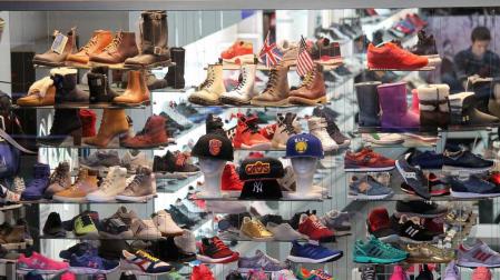 Piden cuatro años de cárcel por robar de un escaparate 66 zapatos del mismo pie