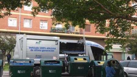 Prueban en Pamplona un camión eléctrico de recogida de residuos