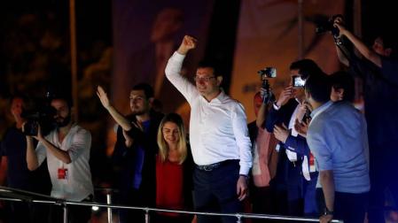 La oposición toma la alcaldía de Estambul tras 25 años de gobierno islamista