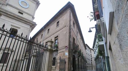 La conocida como 'La casita', en el número 1 de la calle Dormitalería, pegada a la Catedral de Pamplona.