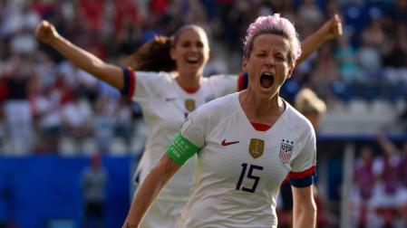 Rapinoe celebra uno de los goles contra España.