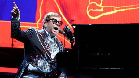 Elton John se despide de Madrid con más euforia que nostalgia