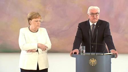 Merkel vuelve a sufrir un visible temblor corporal en un acto en Berlín