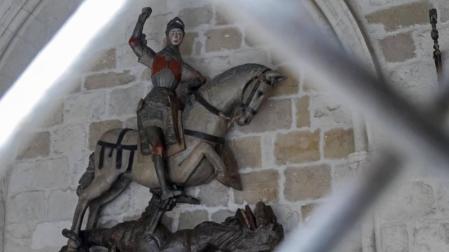 La talla de San Jorge regresa a la parroquia de San Miguel de Estella
