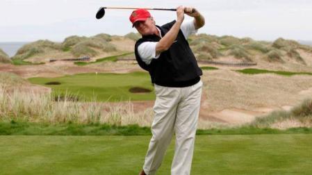 Donald Trump, en el Trump International Golf Links cerca de Aberdeen.