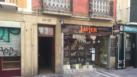 Los Bomberos han retirado esta mañana un alero en mal estado en la calle San Antón.