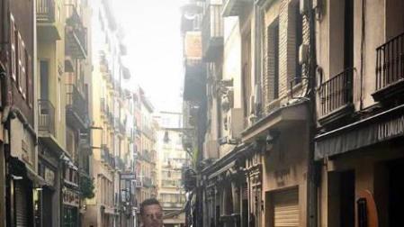 Azpilicueta combate en calor por la calle Comedias de Pamplona
