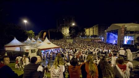 Conciertos de Los Lucians y Amaya Arboniés en la Plaza de los Fueros
