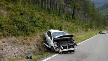 Herido tras volcar con su coche en Navascués