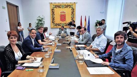 La Cámara foral destinará 322.000 euros a pagos a ex parlamentarios