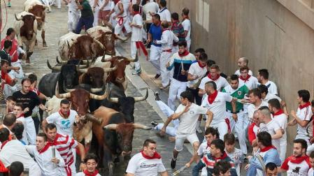 Imágenes del octavo encierro de los Sanfermines de 2018, con toros de la ganadería Miura.