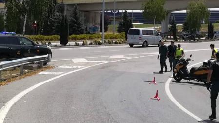 Herido leve un motorista tras caerse en el acceso a la PA-31, enfrente de La Morea