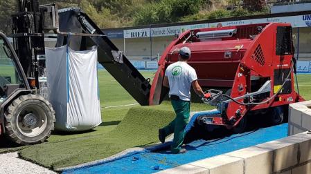 Comienzan las obras para cambiar el césped artificial de Merkatondoa