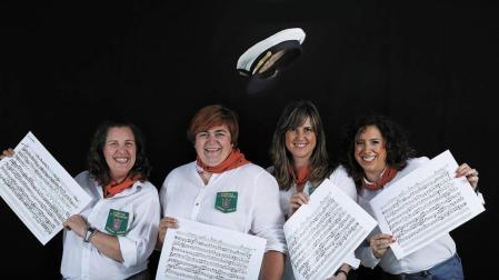 Integrantes de la Comparsa: “Crean un ambiente  y una magia que te envuelven”