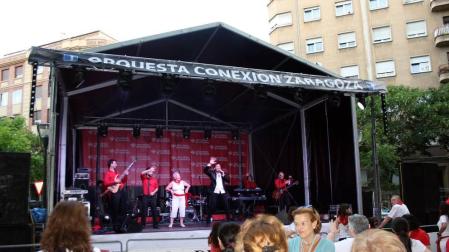 Las verbenas de la Plaza de la Cruz convirtieron cada tarde a este céntrico escenario pamplonés en uno de los puntos de referencia de la fiesta. Las distintas orquestas contratadas y la actuación del mítico grupo 'Los Diablos' el día 12 permitieron que la diversión bailando estuviera asegurada.