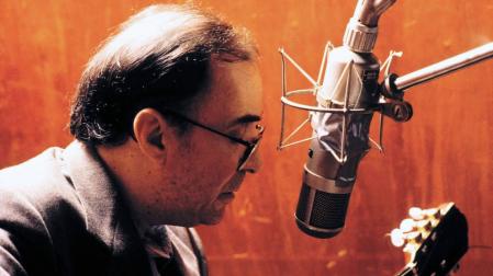 Fotografía de archivo del compositor brasileño Joao Gilberto.