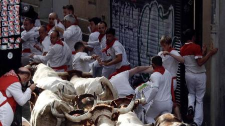 Imágenes del segundo encierro de los sanfermines 2019 protagonizado por toros de Cebada Gago.