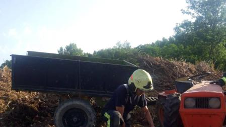 Bomberos del parque de Sangüesa intervienen en un  accidente laboral en Lumbier.
