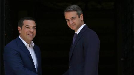 Mitsotakis toma posesión como primer ministro en Grecia tras ganar a Syriza