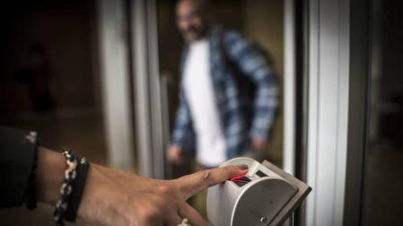 Las empresas pueden descontar de la nómina a los empleados impuntuales