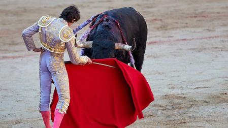 Fotos de la corrida con toros de la ganadería de Jandilla para los diestros Diego Urdiales, Sebastián Castella y Roca Rey.