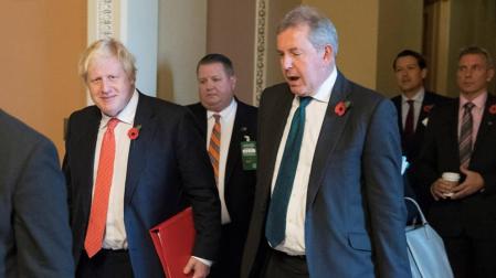 Dimite el embajador británico en EE UU tras filtrarse sus críticas a Trump