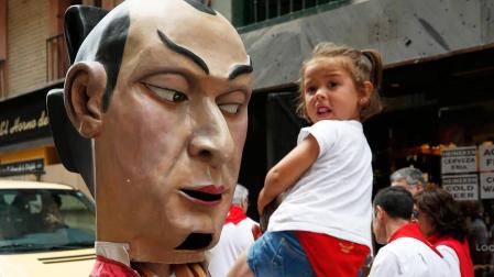 Fotos del recorrido de los gigantes y cabezudos de Pamplona del día 8 de julio de San Fermín 2018