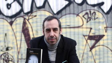 Carlos Bassas del Rey, en febrero de 2018 con su novela 'Justo'