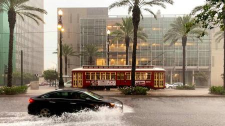 Una calle inundada este jueves en Nueva Orleans.