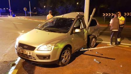 Herido un conductor que dio positivo en alcohol tras sufrir un accidente en la PA-30