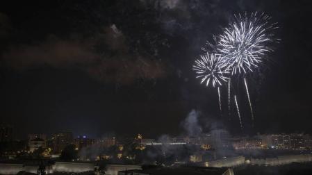 F. Philibert, de Canadá, cierra los fuegos de San Fermín 2019.