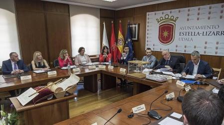 Los miembros de la nueva corporación el día de la toma de posesión en el salón de plenos