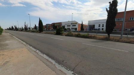 Extinguido el fuego que ha calcinado parte de una empresa en Calahorra