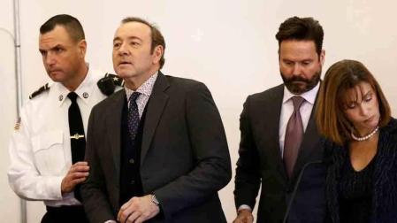 Los fiscales retiran los cargos de agresión sexual contra el actor Kevin Spacey