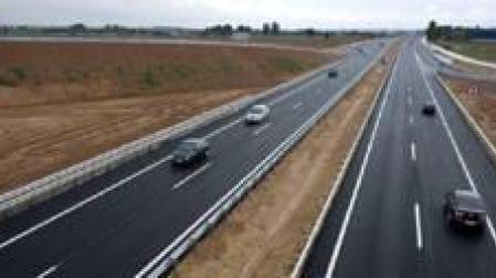 Licitación para rehabilitar el firme de la N121A, Ronda de Pamplona y A68