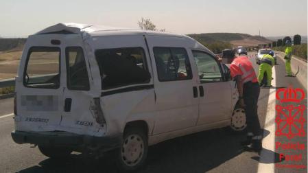Retenciones en la A-68, en Tudela, tras un accidente entre un camión y una furgoneta
