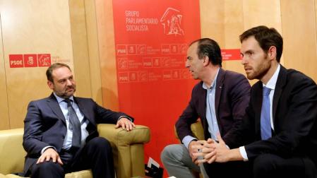 Ábalos no ha convocado a NA+ y sus 2 diputados votarán 'no' a Sánchez