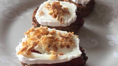 Receta de verano: tosta de queso con mermelada