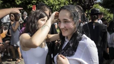 Fiesta y recuerdos por las calles de Elizondo durante la celebración de la tradicional cita este domingo 21 de juio.