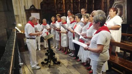 El coro cantó este lunes durante la misa en honor a la Magdalena.